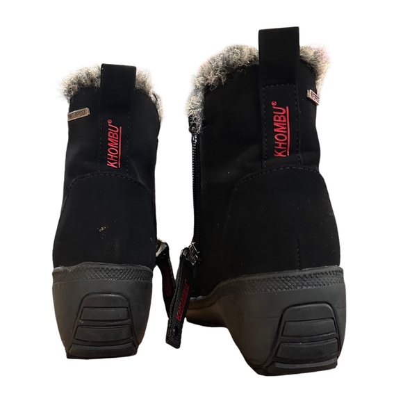 Khombu Lindsay Women’s All Weather Black Suede Leather Winter Boots Sz 6.5 - Picture 2 of 5